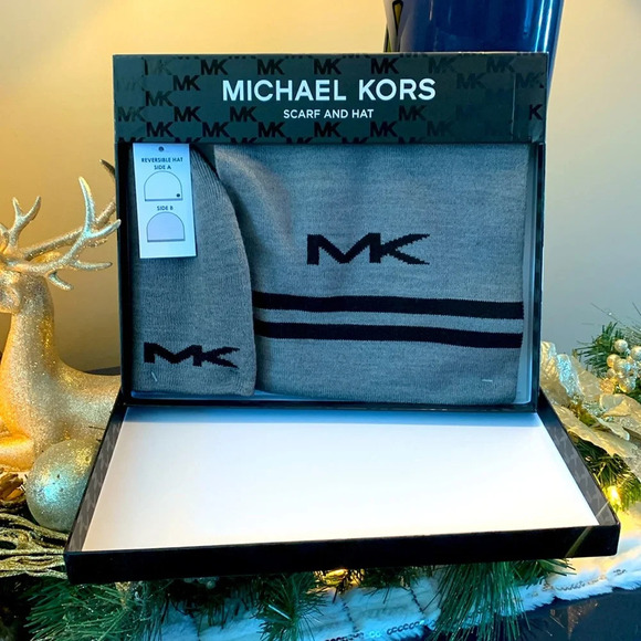 Michael Kors Men`s Reversible MK Logo Knit Scarf And Beanie 2 Piece Set One Size - Picture 1 of 3
